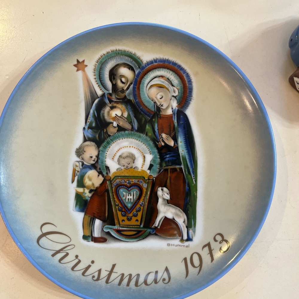 Hummel Christmas 1973 Plate with Blue and Brown Accents